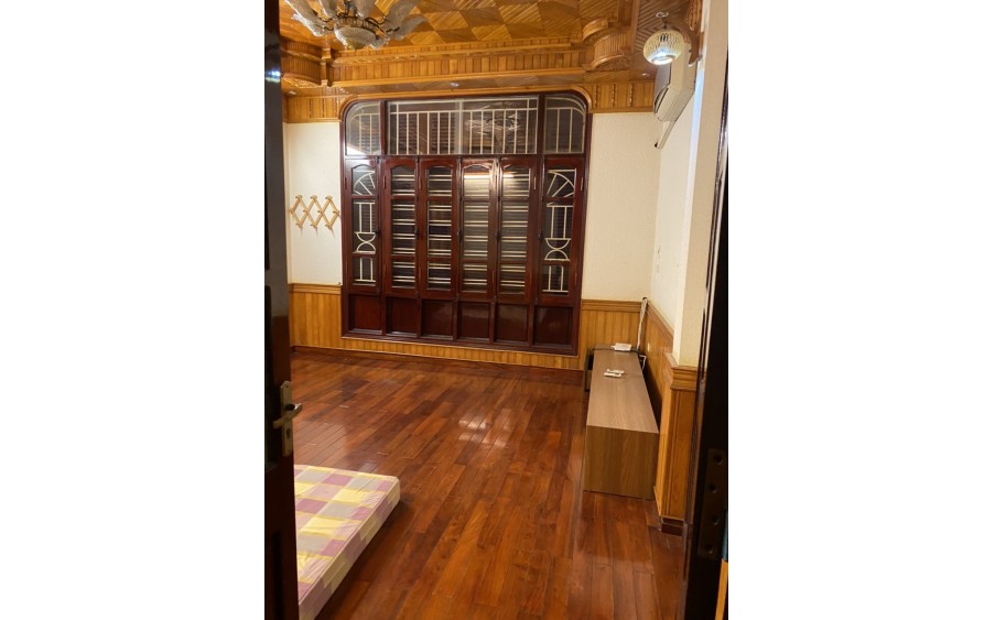 Cho thuê nhà ngõ ô tô phố Phan Văn Trường làm kinh doanh spa, online ,văn phòng kết hợp ở lại.
